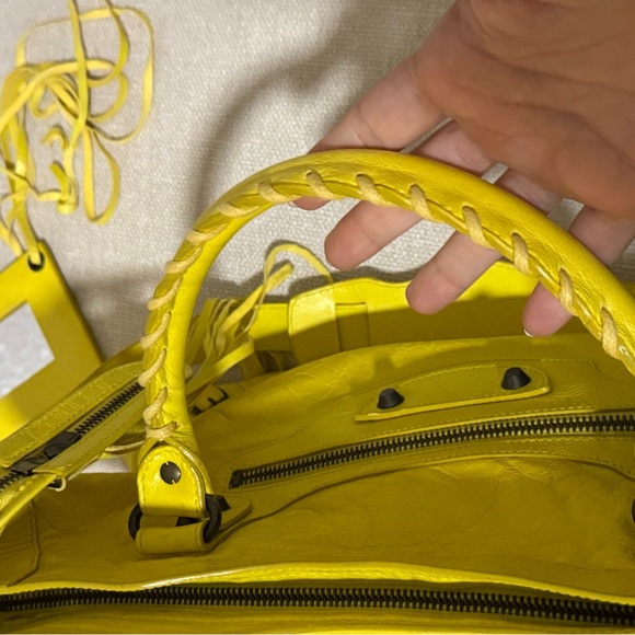 Balenciaga Medium Le City Citron Yellow Shoulder Bag with mirror - Picture 9 of 16